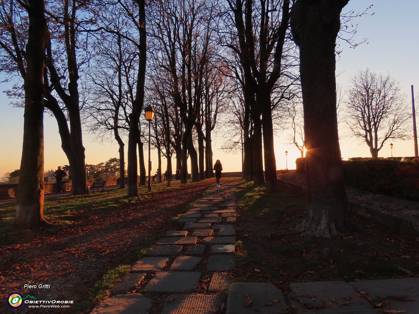 64 Splendido tramonto dal Viale delle mura.JPG